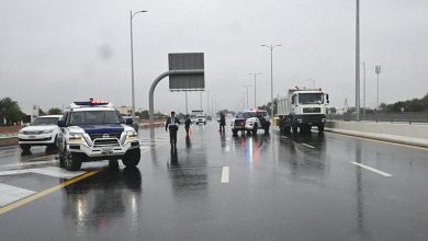 صورة شرطة أبوظبي تتابع الآثار الناجمة عن هطول الأمطار