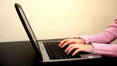 صورة “ذبح الخنزير”.. نصب واحتيال على فيسبوك يبدأ برسائل ودية