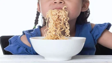 صورة بعد وفاة طفل.. مخاطر تناول الشعرية سريعة التحضير