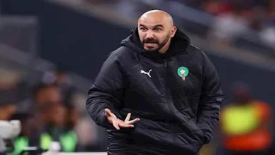 صورة الركراكي يعلن التحدي: “هدفنا الأول والأخير لقب كأس الأمم الأفريقية”