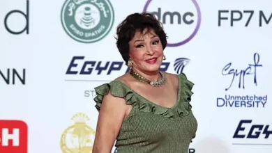 صورة فستان أسود شفاف.. لبلبة تخطف الأنظار على السجادة الحمراء بإطلالة ملفتة