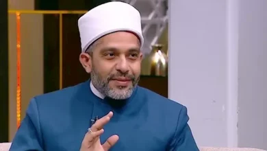 صورة “قد تصادف ساعة إجابة”.. أمين الفتوى يُحذر من دعاء الأم على أولادها (في