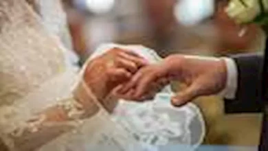 صورة حب تحت الأنقاض.. فتاة تتزوج جنديا أنقذها قبل 17 عاما من زلزال
