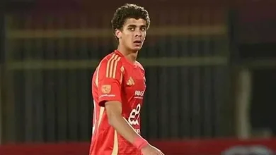 صورة صحيفة إسبانية تفجر مفاجأة بشأن انتقال لاعب الأهلي إلى برشلونة