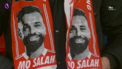 صورة هتافات ولافتات.. كيف دعمت جماهير ليفربول محمد صلاح في مباراة برايتون؟