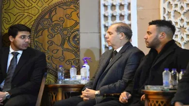 صورة السبكي وعمرو يوسف ويسرا وصلاح عبدالله في عزاء شقيقة عادل إمام (صور)