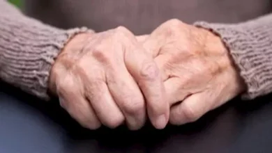 صورة ما بين القهوة والشاي.. دراسة تكشف تأثير المشروبات على عظام النساء