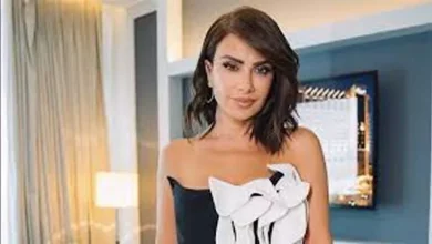 صورة “جمعت بين الأناقة والجرأة”.. صبا مبارك بلوك شبابي جريء