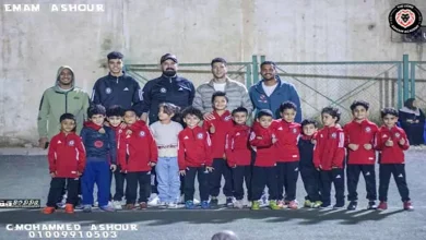 صورة رفقة ابنته.. إمام عاشور يزور أكاديمية والده بمسقط رأسه