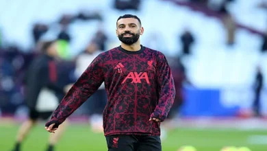 صورة “يبدو وكأنه يودع الجماهير”.. لقطات جديدة لمحمد صلاح تثير الجدل (فيديو)