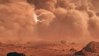 صورة مركبة فضاء تسجل أصوات البرق على سطح المريخ لأول مرة | فيديو