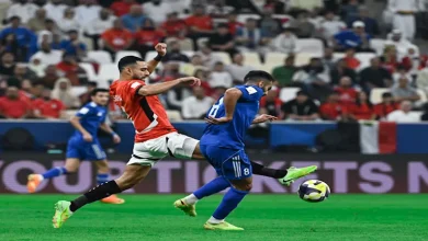 صورة انفعال قوي من عصام الحضري ضد عمرو السولية في مباراة الكويت بكأس العرب