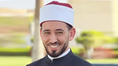 صورة بعد تريند “الطبيب الوسيم”.. سيدة تسأل داعية: “هو عادي أبص على راجل حلو