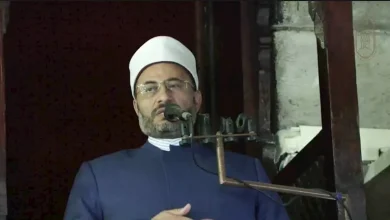 صورة خطيب الأزهر: كشف المرأة لعورتها ليس مبرراً للنظر أو للتحرش والرجل مطال