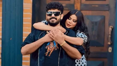 صورة أرملة إسماعيل الليثي: “بناتنا ميعرفوش إنه مات وبدعي على كل اللي اتكلم