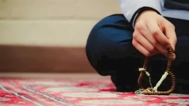 صورة ما مقدار السترة في الصلاة ومسافة المرور أمام المصلي بدون سترة؟.. المفت