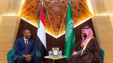 صورة ابن سلمان والبرهان يبحثان تحقيق الاستقرار في السودان