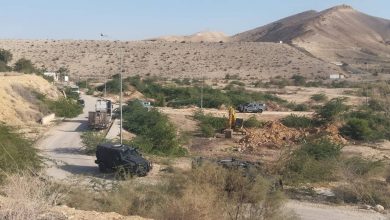 صورة | ضربة موجعة لسارقي المياه بالشونة.. حملة أمنية موسعة تردم 11 بئرا مخالفة قرب سد الكفرين