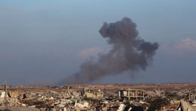 صورة | الخط الأصفر تحت النار: جيش الاحتلال الإسرائيلي يقصف ويفجر مبان في مناطق شرقية بغزة