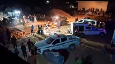 صورة | بعد 11 ساعة من الحبس.. الدفاع المدني السوري ينقذ الطفلة “شذى” من بئر إدلب