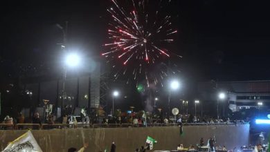 صورة | سوريا تخلع “عباءة الديكتاتورية”.. ملايين السوريين يحيون “الذكرى الأولى” للنصر وسط آمال النهضة