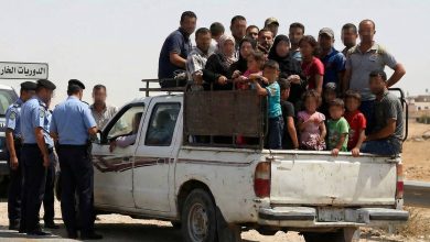 صورة | الدوريات الخارجية: ضبط سائق غير مرخص يحمل 22 راكبا في صندوق “البكاب”