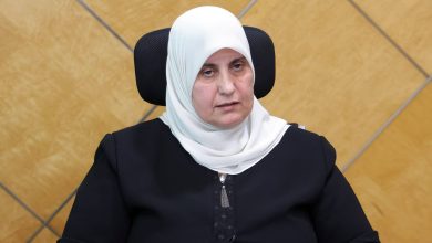 صورة | “الشموسة” تشعل مشادة بين الأزايدة والقضاة حول إقالة مديرة المواصفات