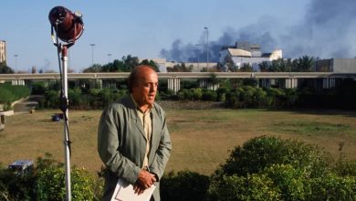 صورة | وفاة بيتر أرنيت عن عمر 91 عاما.. أول صحفي غربي أجرى مقابلة مع أسامة بن لادن ومراسل الحروب