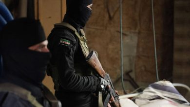 صورة | سانا: ضبط شبكة لتهريب الأسلحة في قدسيا بريف دمشق ومصادرة متفجرات وطائرات مسيرة