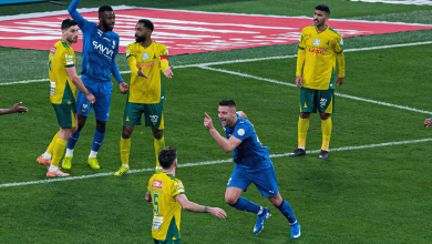 صورة شاهد.. الهلال يلاحق النصر في صدارة الدوري السعودي والفتح يهزم الأهلي