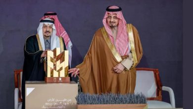 صورة أمير الرياض يكرّم الفائزين بجائزة الملك خالد لعام 2025