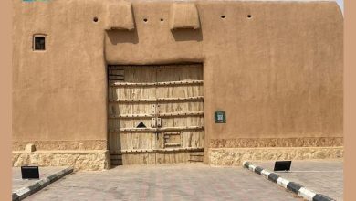صورة بوابة قصر الملك عبدالعزيز بـ «لينة».. معلم تاريخي شامخ وحضور متجدد في الذاكرة الوطنية