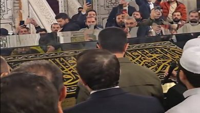 صورة هدية من ولي العهد.. الرئيس السوري يضع قطعة من كسوة الكعبة في المسجد الأموي