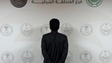 صورة القبض على شخص لترويجه المخدرات بالمنطقة الشرقية 