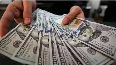 صورة الدولار ينخفض إلى أدنى مستوى أمام العملات