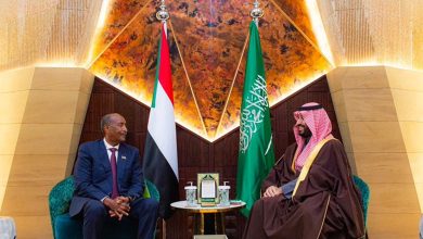 صورة ولي العهد يلتقي البرهان لبحث مستجدات الأحداث الراهنة في السودان