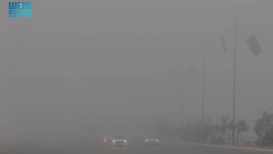صورة الضباب يغطي سماء عرعر وأمطار على محافظة طريف بالحدود الشمالية