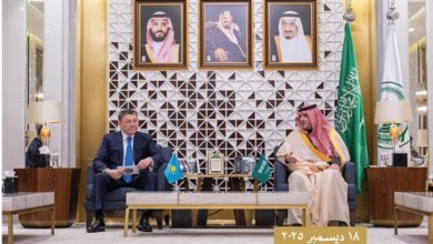 صورة وزير الداخلية يبحث تعزيز التعاون الأمني مع نظيره في كازاخستان