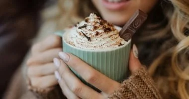 صورة 5 مشروبات شتوية دافئة بتخن.. اعرف امتى تشربها وما تزودش وزنك