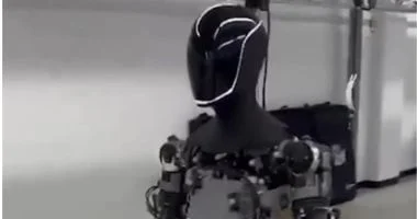صورة مهندس سابق في أبل ينضم إلى فريق Tesla Optimus للروبوتات