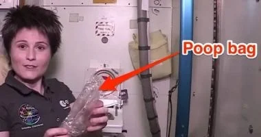 صورة كيف يتم التخلص من فضلات رواد الفضاء داخل المحطة الدولية؟