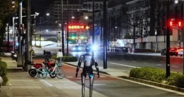 صورة إنسان آلي يقطع أكثر من 100 كيلو بلا توقف ويسجل رقمًا قياسيًا