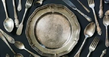 صورة كيف تميز أدوات المائدة الفضية الأصلية؟ أسهل اختبار مغناطيسي