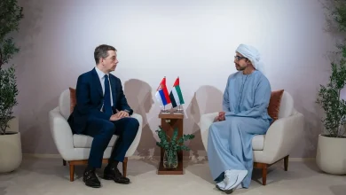 صورة عبدالله بن زايد يلتقي وزير الخارجية الصربي