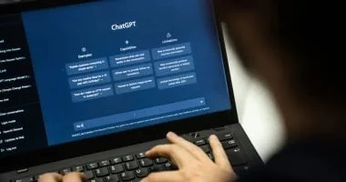 صورة مسؤول OpenAI: بطء كتابة البشر يعيق الوصول إلى الذكاء الاصطناعي العام
