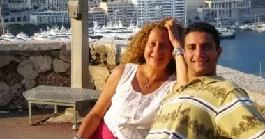 صورة وفاة سمية الألفى.. 4 سمات تميز علاقتها بابنها أحمد الفيشاوى