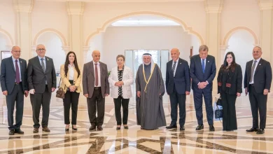 صورة حاكم الشارقة يلتقي وفداً من جامعة بيرزيت الفلسطينية