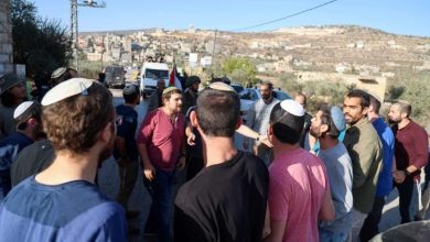 صورة إسرائيليون يتسللون إلى غزة ويرفعون العلم مطالبين بإعادة الاستيطان