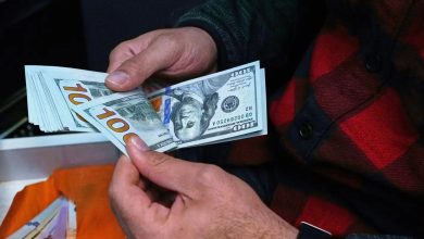 صورة الدولار يخسر 11% منذ يناير ويتجه نحو أسوأ أداء منذ 2003