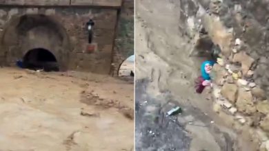 صورة إنقاذ مسنّة مغربية حاصرتها السيول في مدينة آسفي